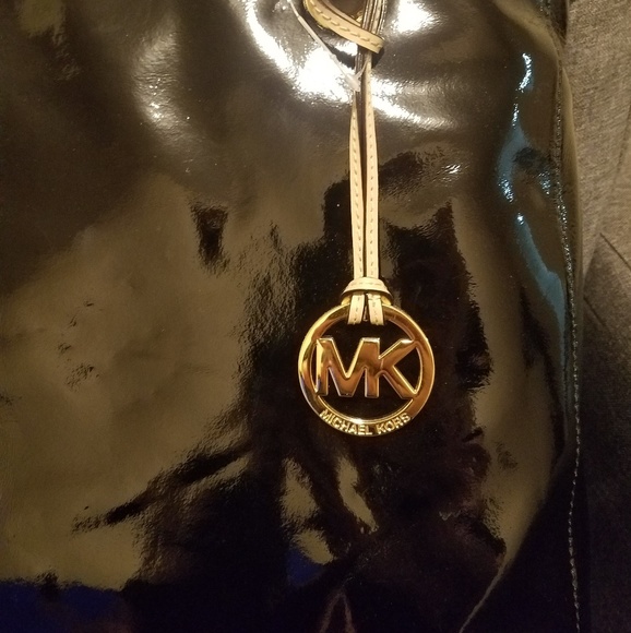 Michael Kors Leather Jet Set Bag - Picture 2 of 6